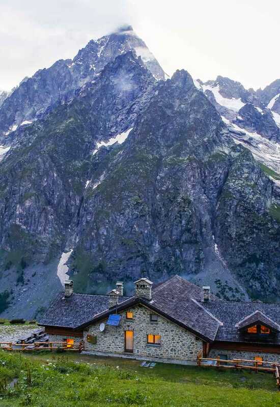 Tour du Mont Blanc in Refuges